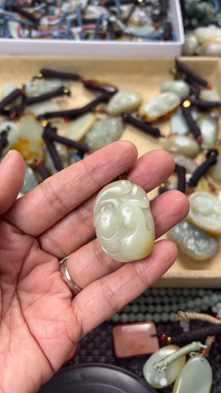 【闪购商品】和田玉颈饰未镶嵌多样性发货没有证书拍一发一有瑕