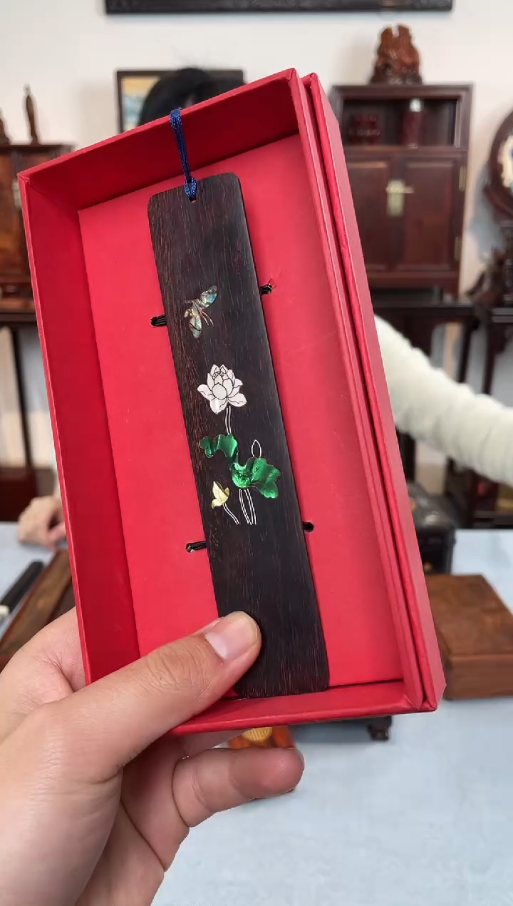 【闪购商品】紫檀木类成套家具书签