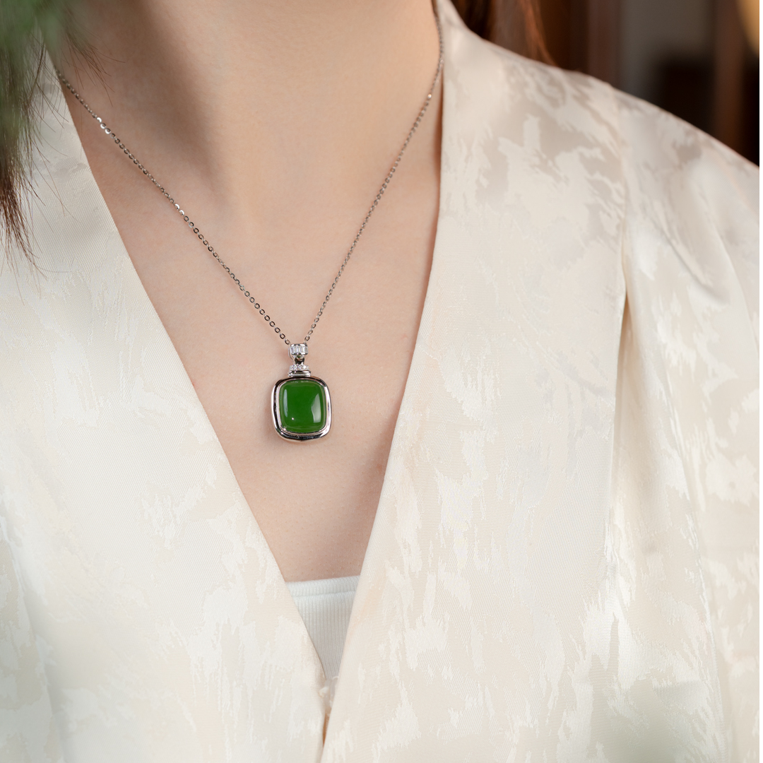 S925银镶和田玉碧玉吊坠小众设计佩戴