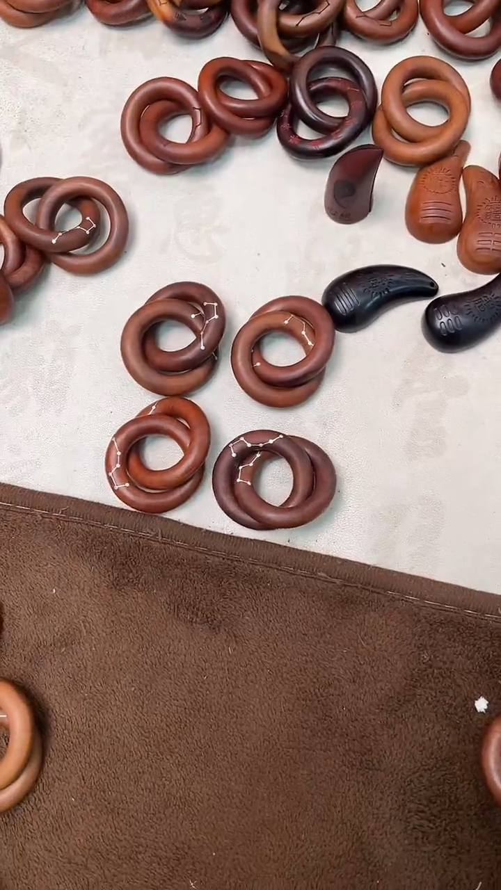 木枣木老料2.5乾坤圈镶银六七星加挂绳+礼盒+抛光板+文玩油