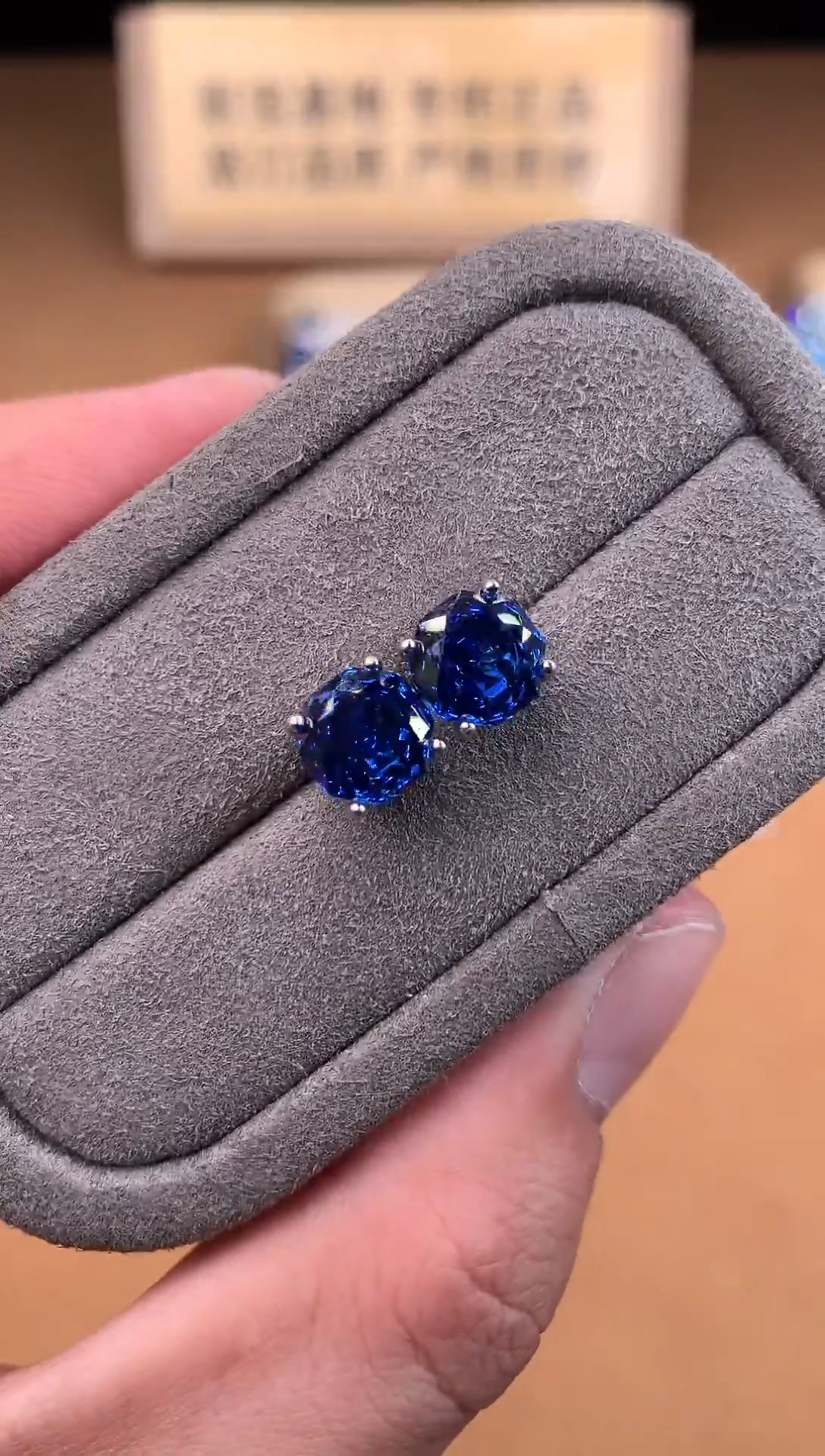 银S925镶嵌托帕石耳钉2222