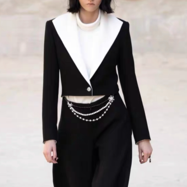 99新 Chanel/香奈儿 38码 黑色拼白色领 长袖 短款 外套 有吊牌