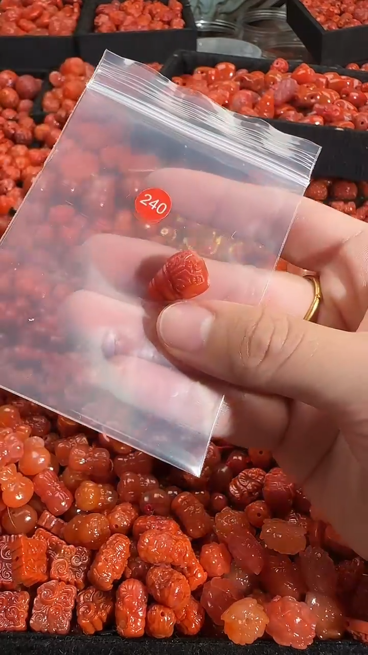 颈饰未镶嵌南红玛瑙1