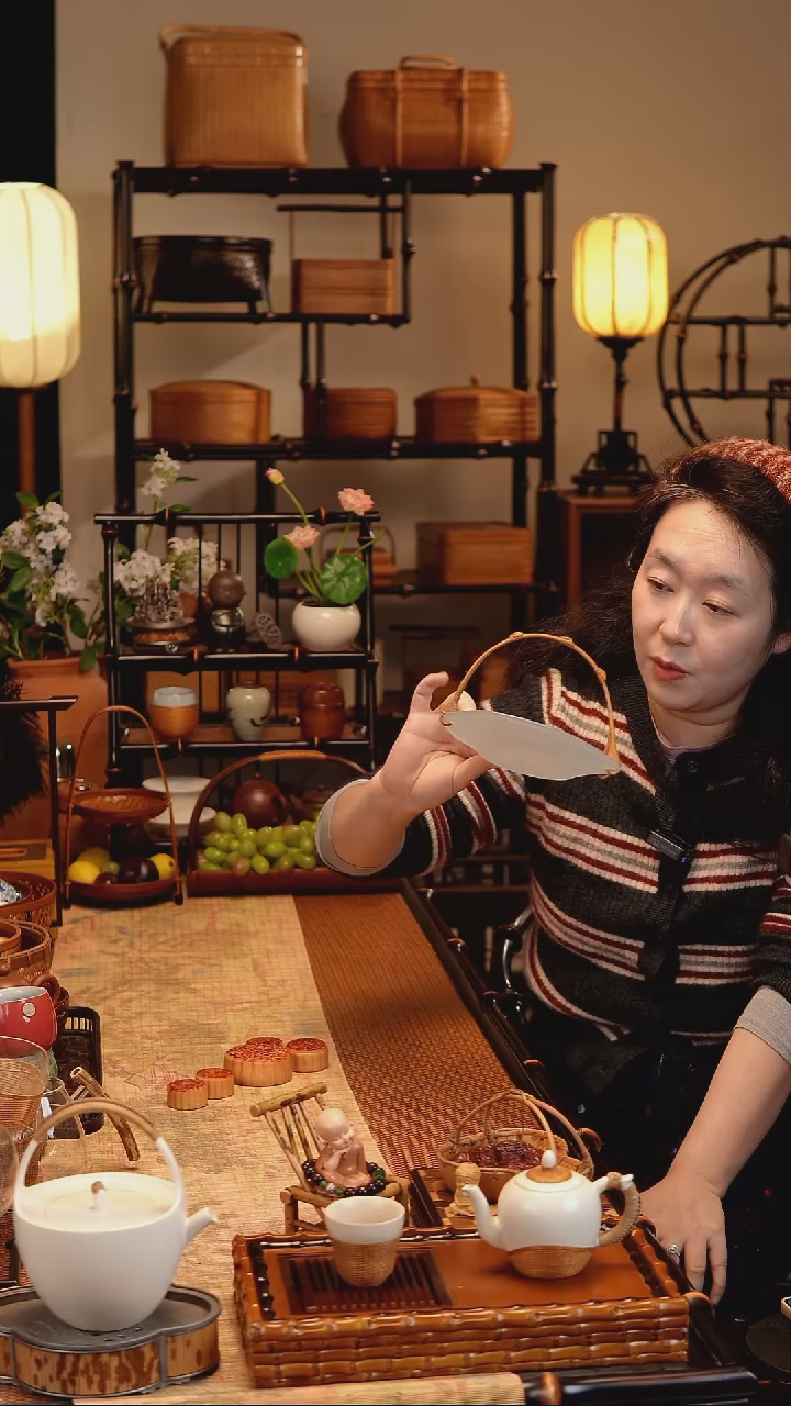 波浪青绿云彩盘  