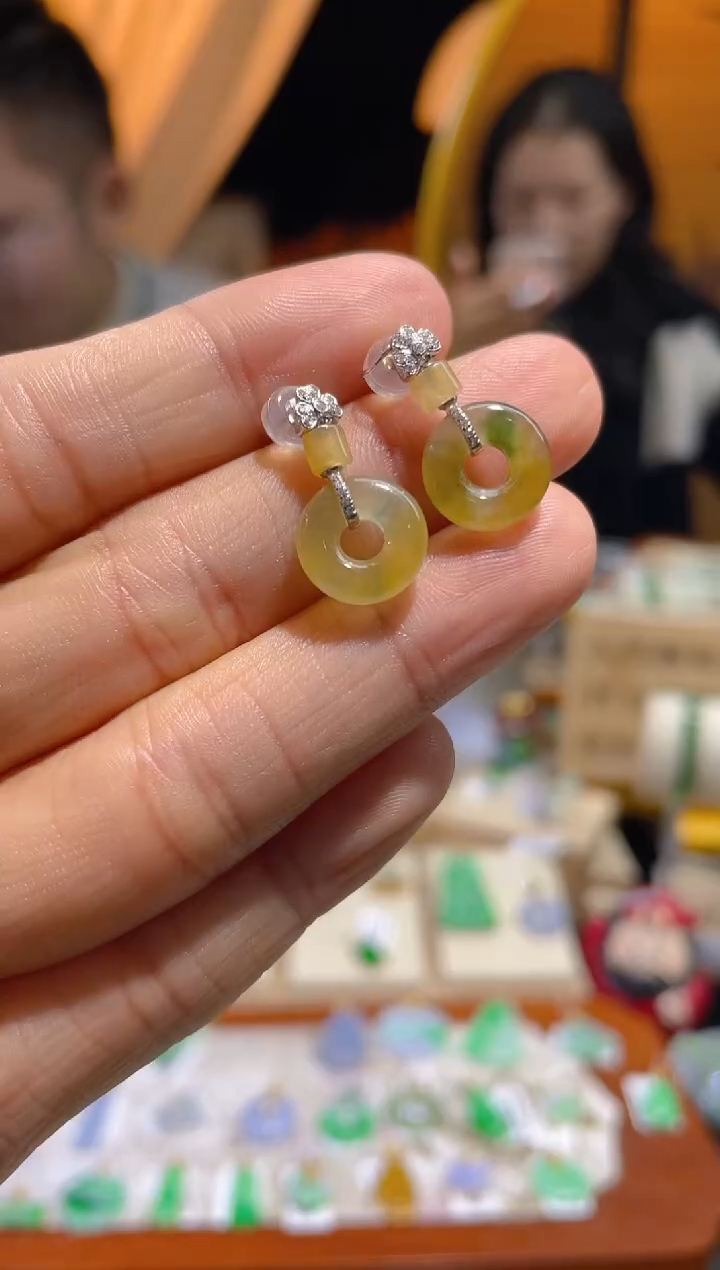 【闪购商品】翡翠颈饰18K金镶嵌假一赔三