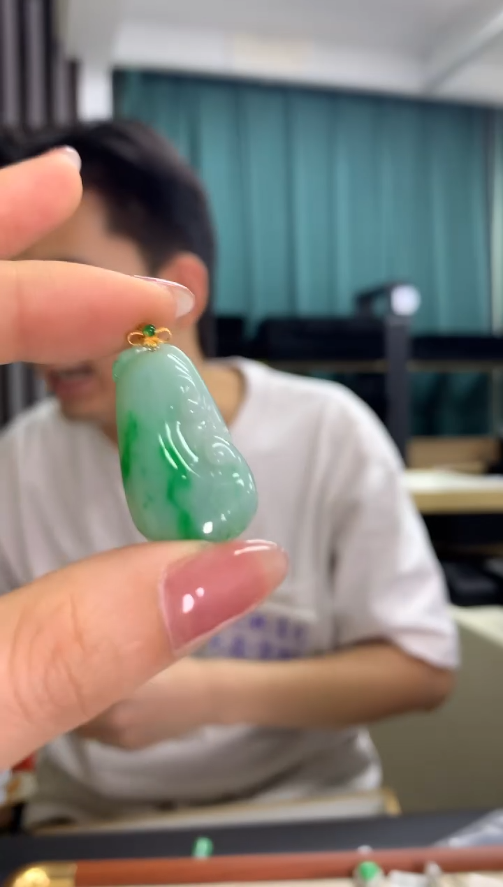 吊坠(不含链)18K金镶嵌翡翠如意