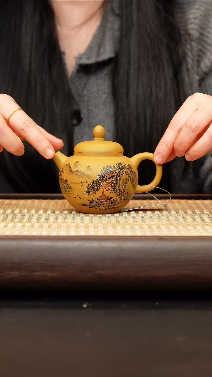 茶壶紫砂笠帽 彩绘 黄金段泥 200cc