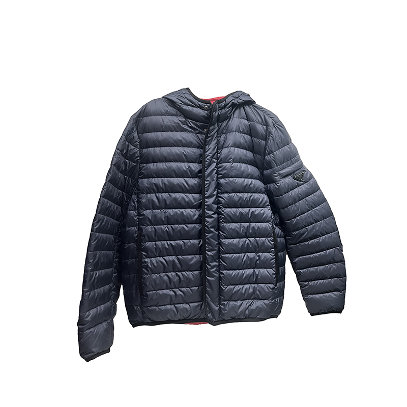 未使用 Prada/普拉达 羽绒服 黑色