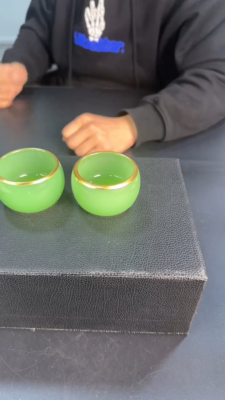 【闪购商品】吴润如玉绿色琉璃主人杯