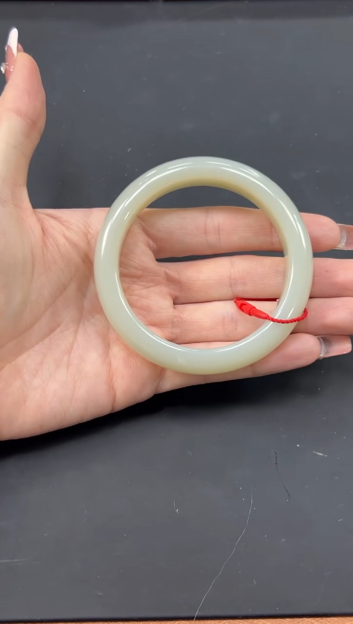 【闪购商品】和田玉手镯未镶嵌且末微色差近矿58手镯