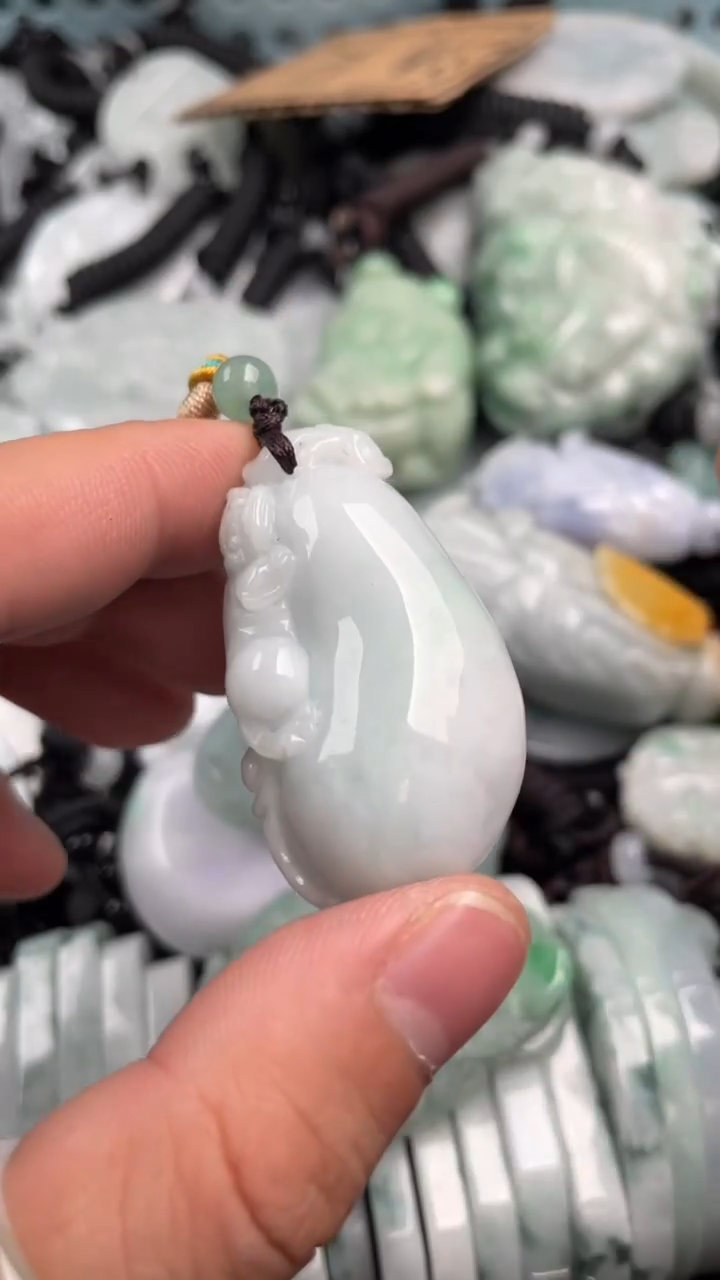 翡翠未镶嵌吊坠(不含链)1