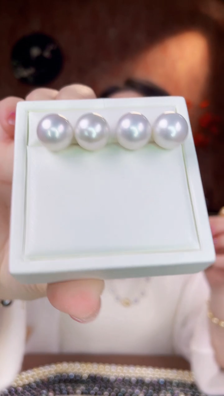 【闪购商品】海水珍珠耳钉18K金镶嵌澳白12-13mm多样性发一对