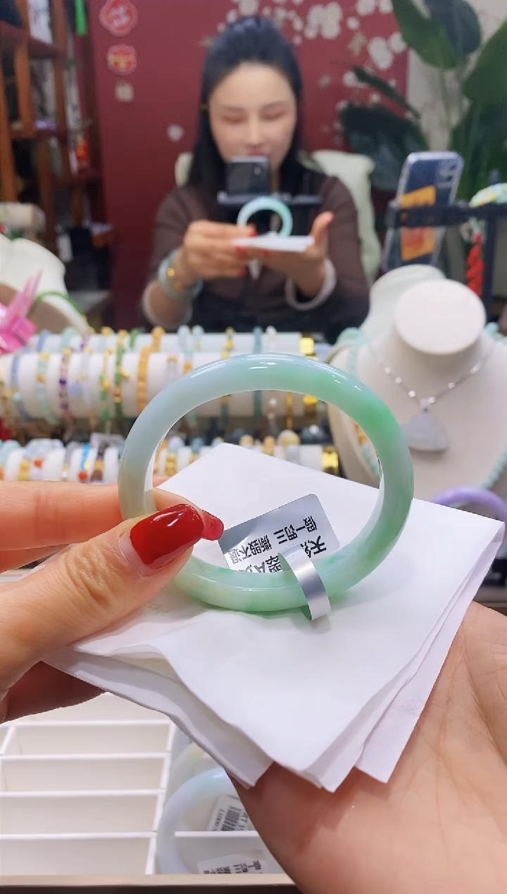 【闪购商品】翡翠手镯（贵妃镯）未镶嵌22长径58/56正/11.7*7.6