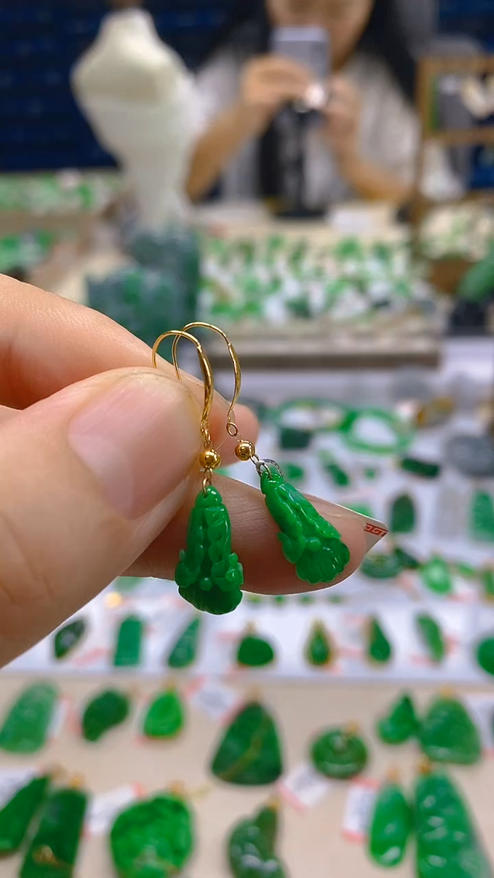 颈饰18K金镶嵌翡翠新号开播 全场乱卖