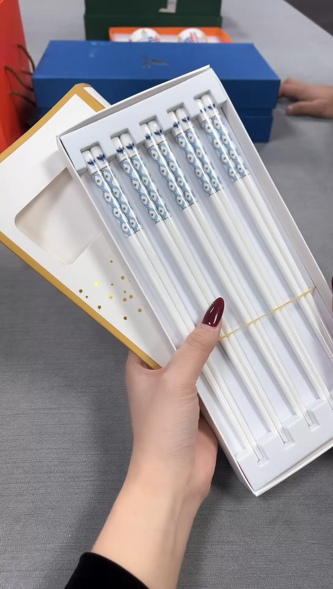 【闪购商品】瓷片新号开播不计成本欢迎点菜！