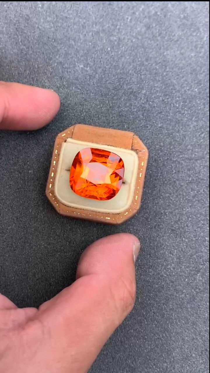 【闪购商品】石榴石（芬达石）裸石未镶嵌26.88克拉