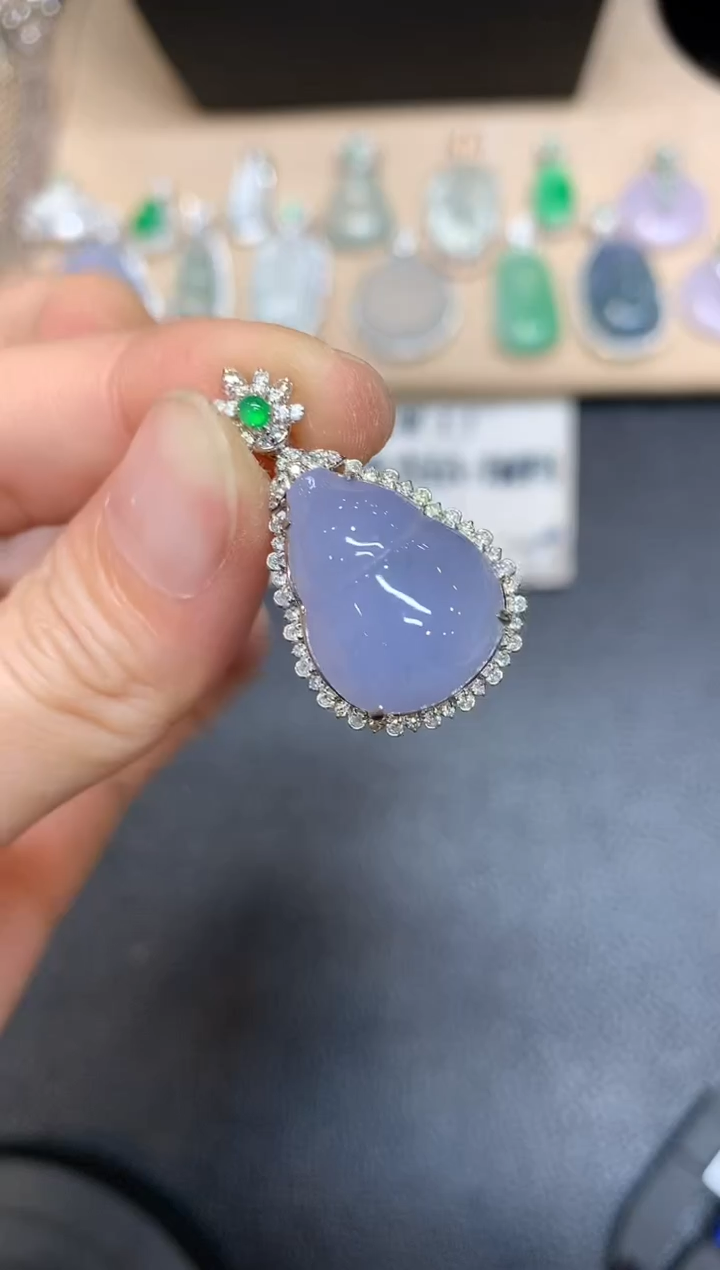 【闪购商品】翡翠颈饰18K金镶嵌葫芦【无服务费