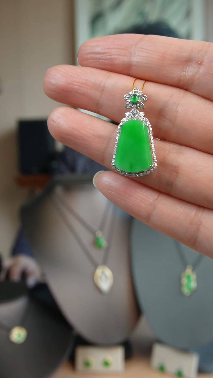 【闪购商品】翡翠颈饰18K金镶嵌天然缅甸翡翠吊坠