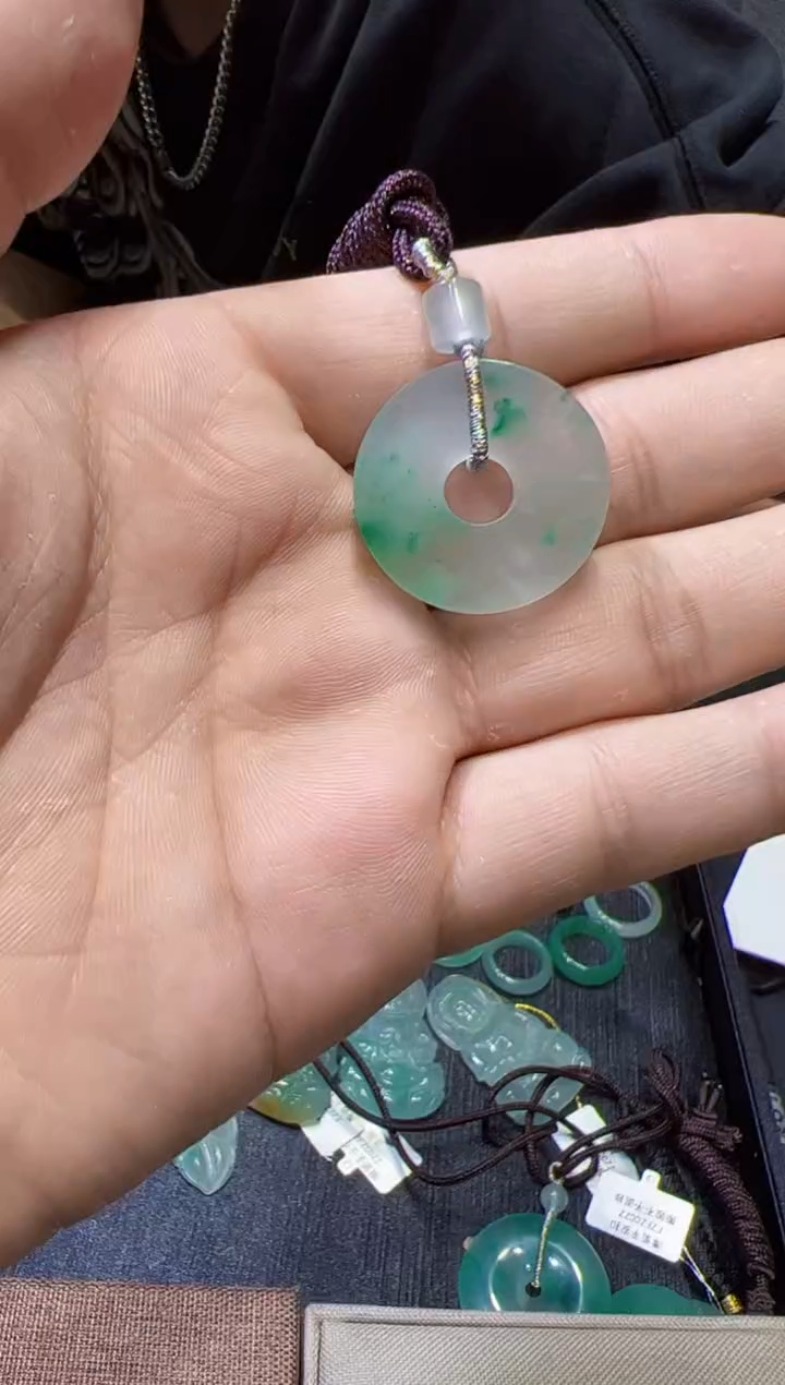 【闪购商品】石英质玉颈饰未镶嵌平安扣