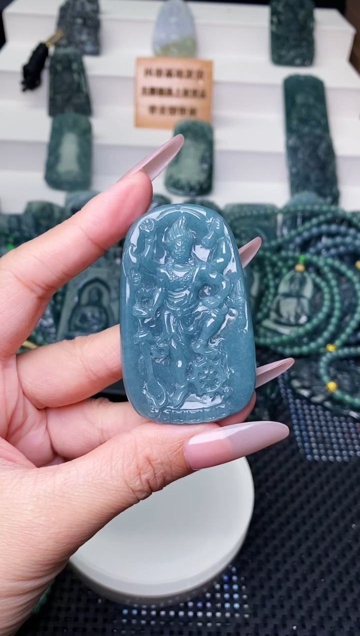颈饰未镶嵌翡翠 