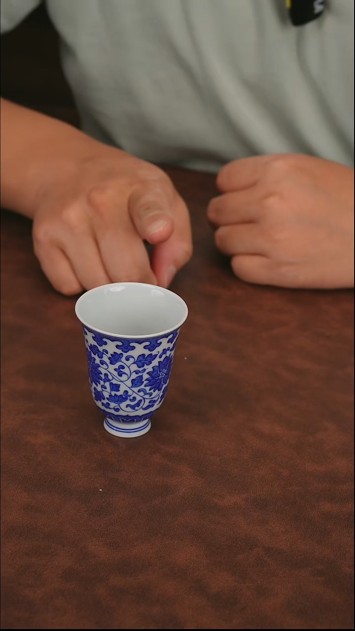 摆件缠枝莲闻香杯