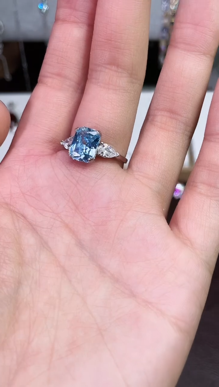 足铂镶嵌合成（培育）蓝宝石戒指/指环冰蓝戒指