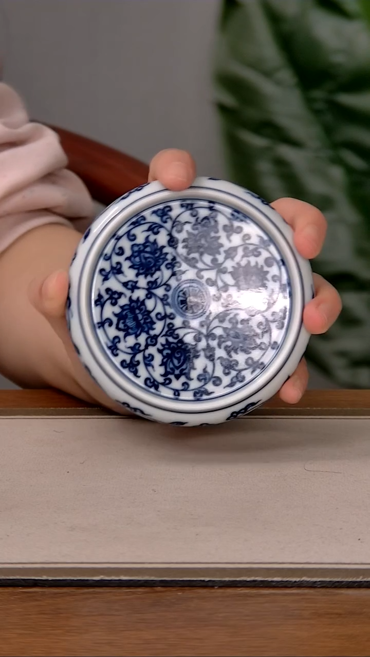 【闪购商品】缠枝莲盖置            