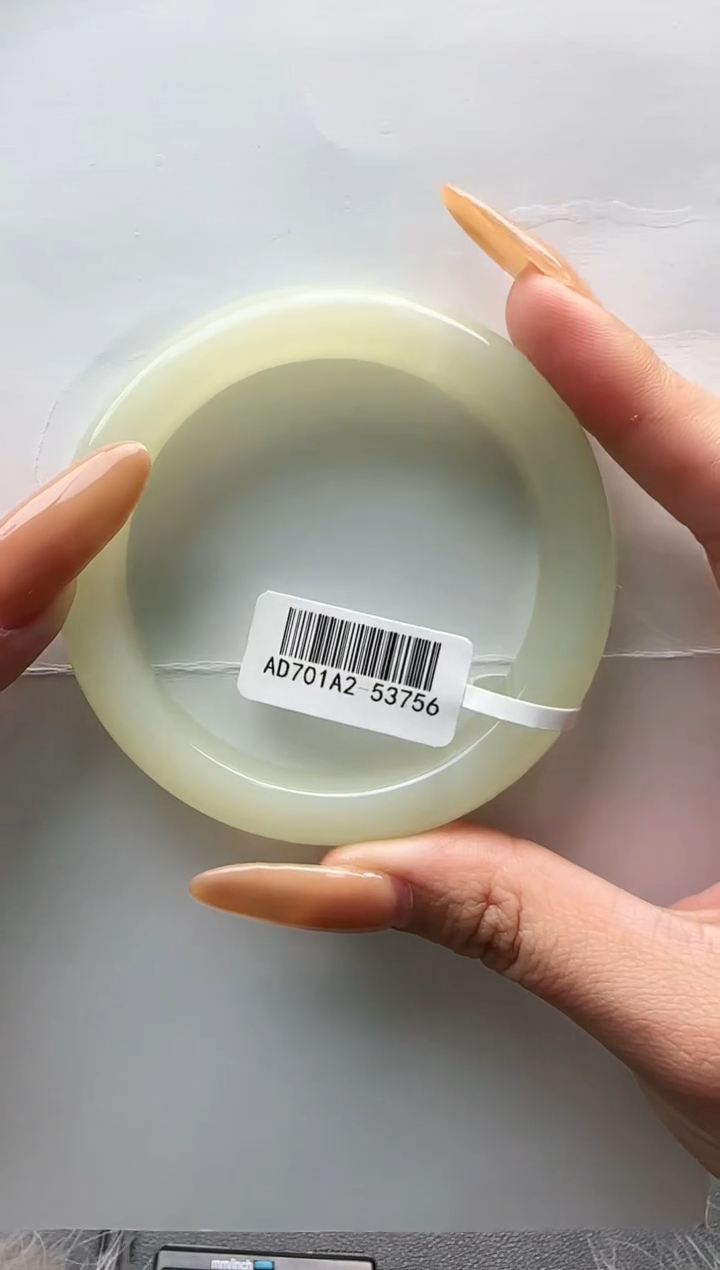 【闪购商品】和田玉手镯未镶嵌56