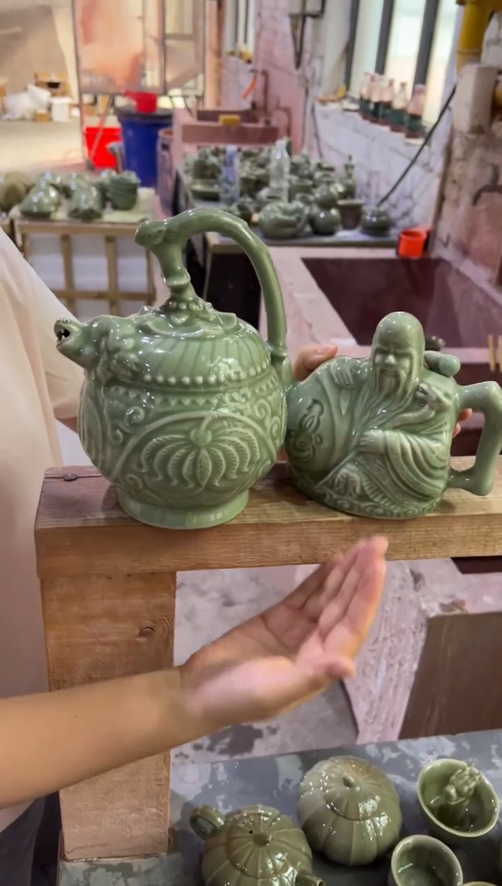 微瑕耀州窑青瓷倒流壶（大）+两心壶