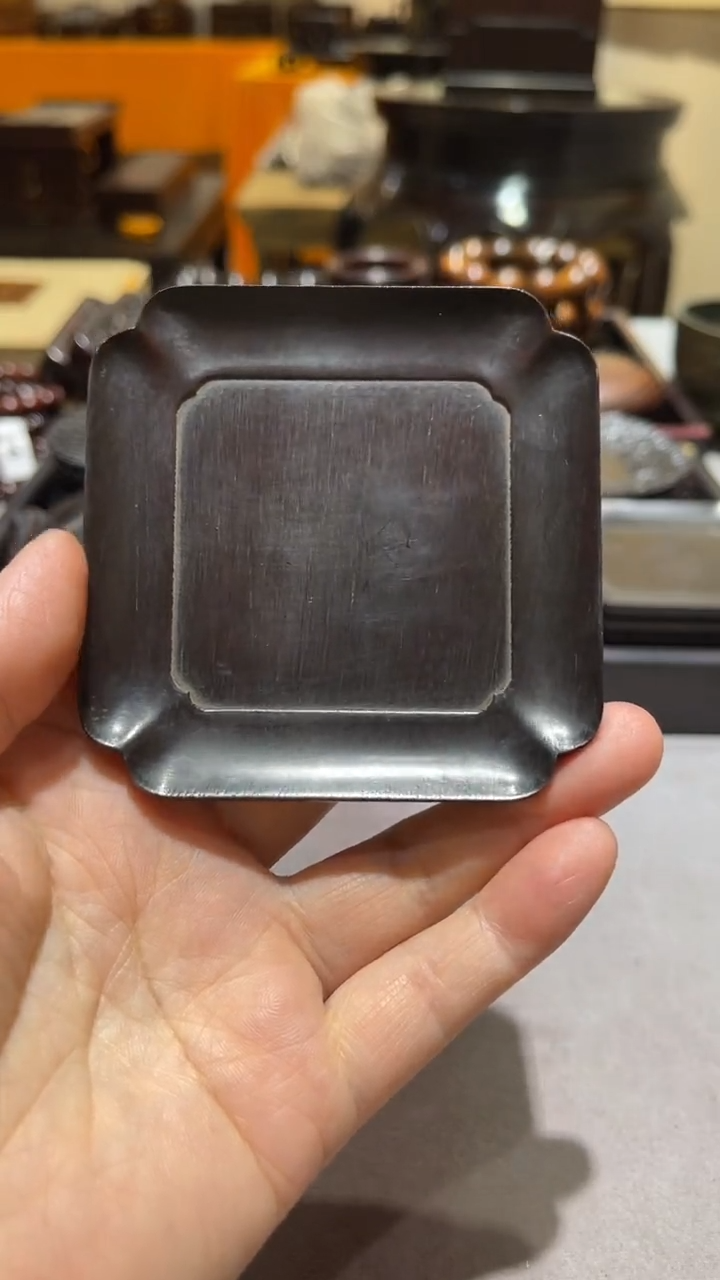 红酸枝木类精品木雕精工细作