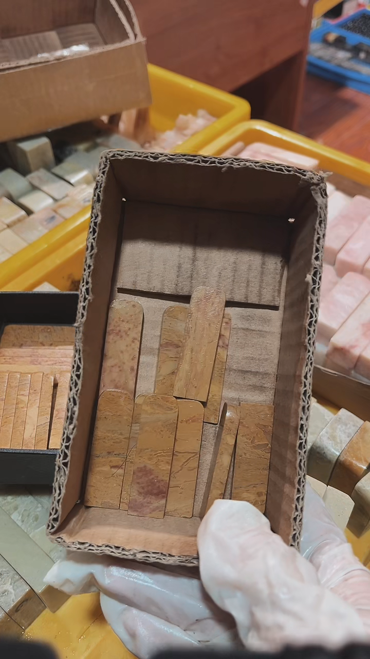 老挝石丹**薇瑕疵不规则章