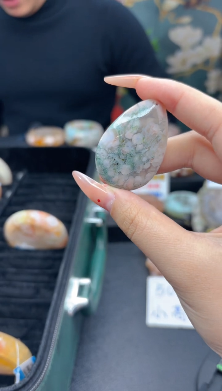 【闪购商品】石英质玉颈饰未镶嵌137