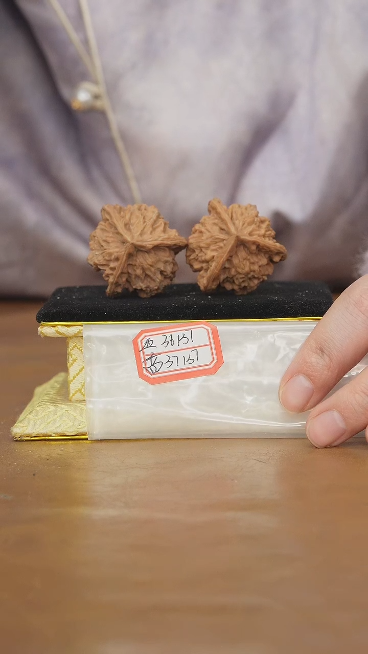 把件文玩核桃盘山三棱