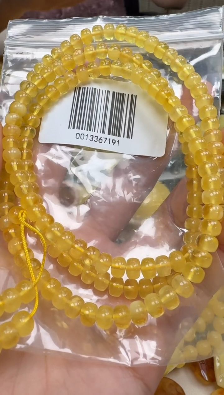 未镶嵌琥珀裸石如图