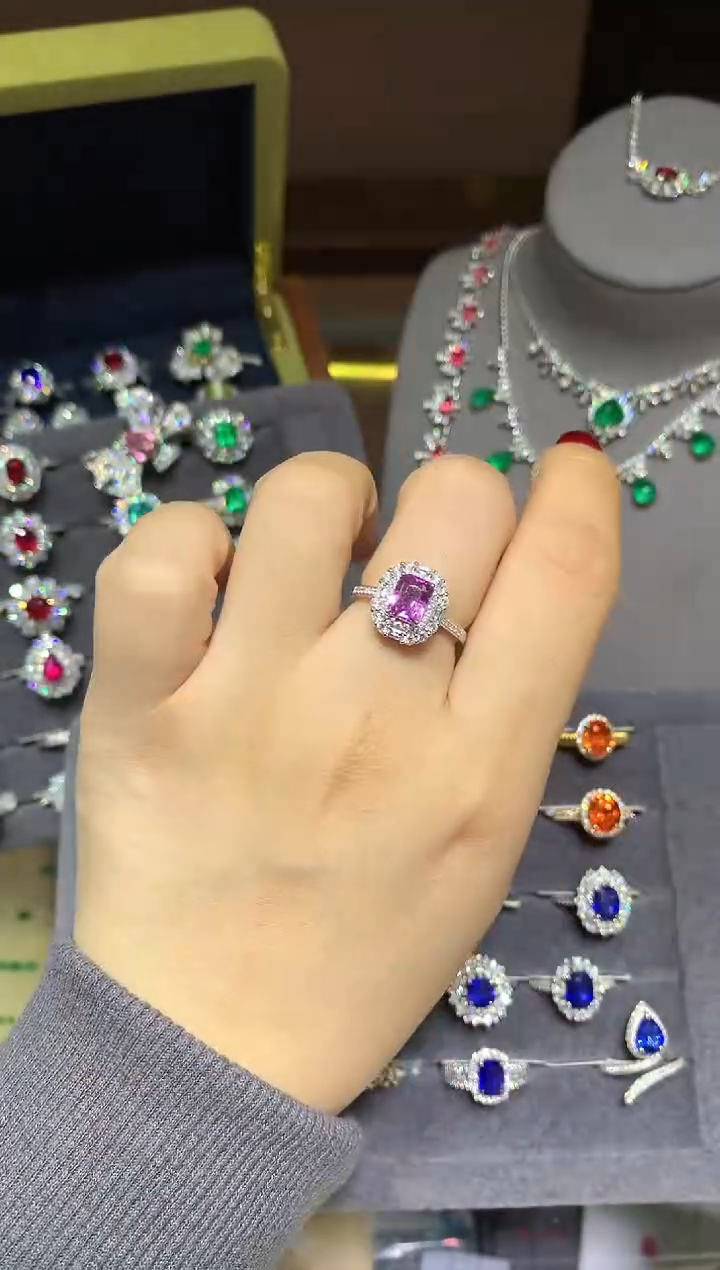 戒指彩色蓝宝石18K金镶嵌1.3ct