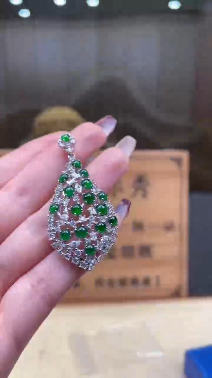 【闪购商品】翡翠颈饰未镶嵌      *20