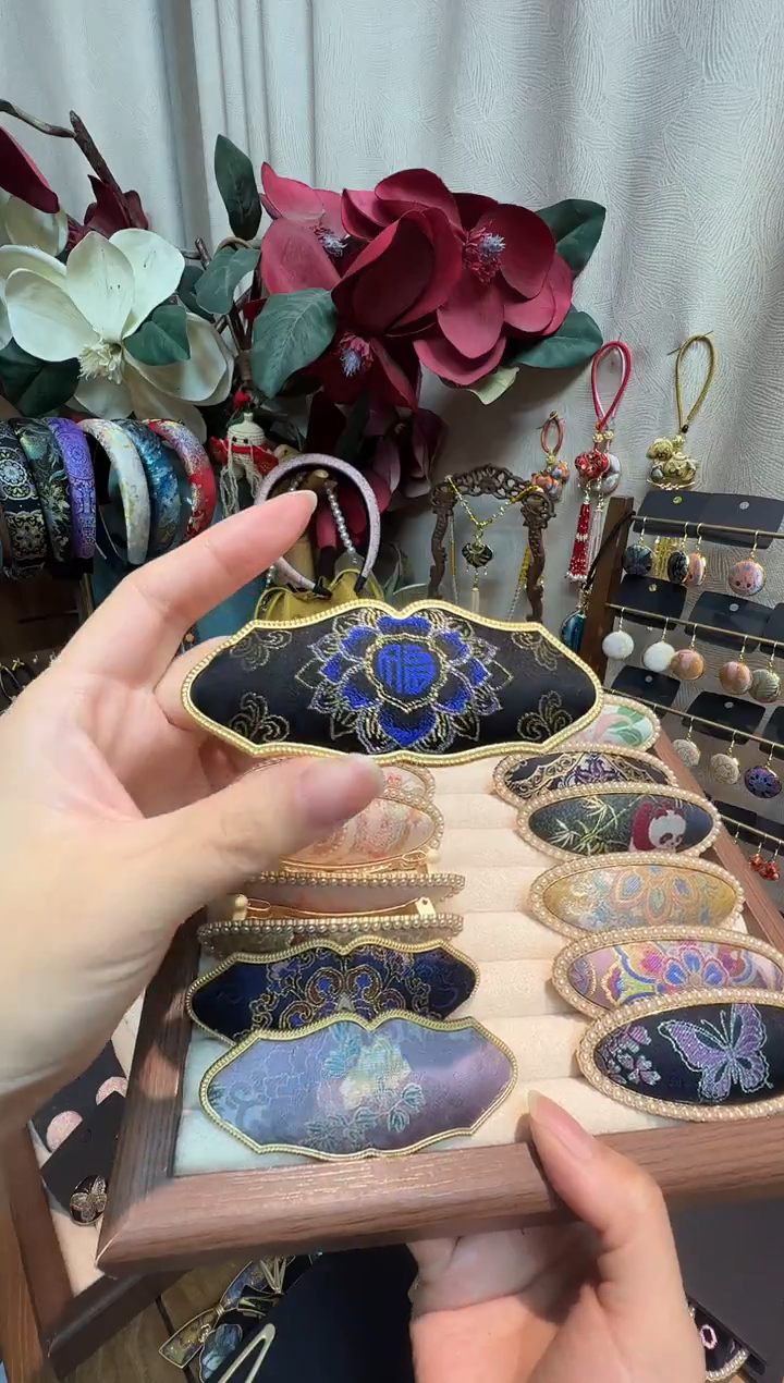 小****9【孤品车1.1】上久楷福莲缠枝弹簧夹