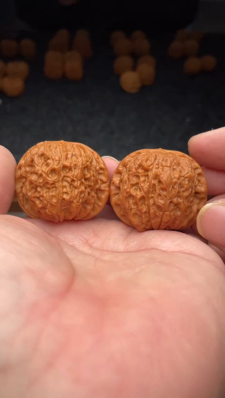 把件文玩核桃 B  115号   40尺血麒麟