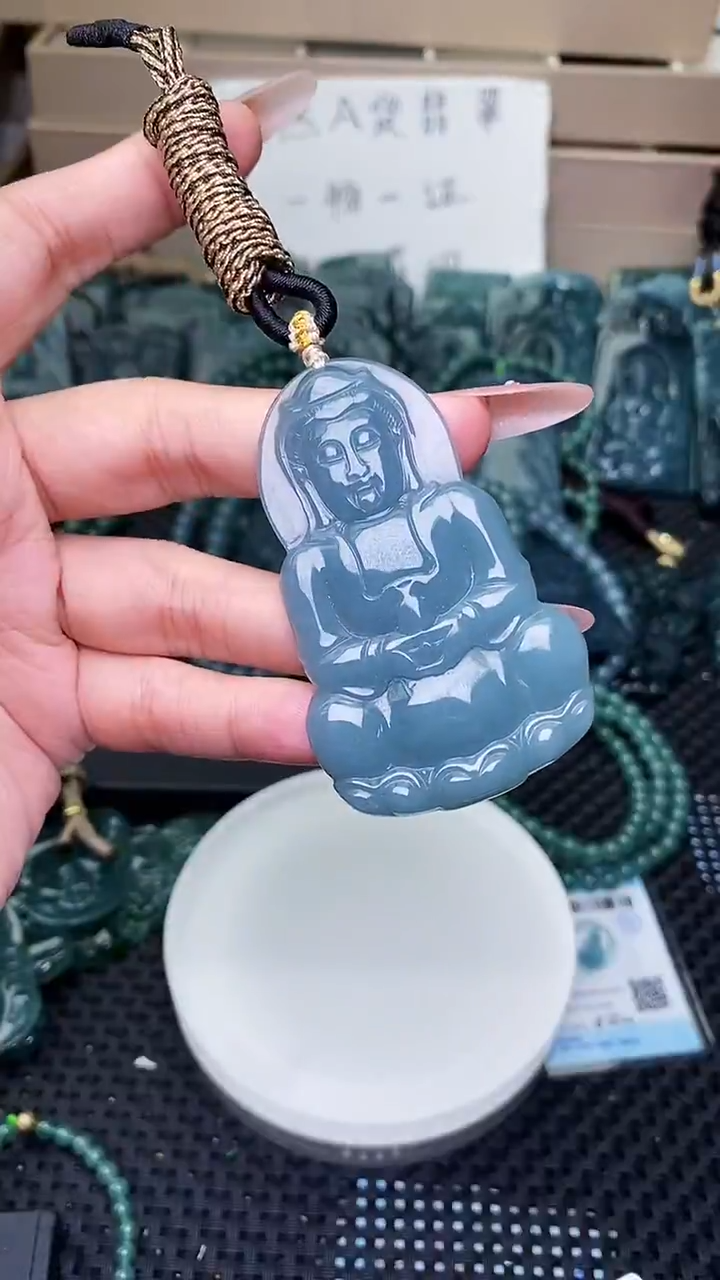 颈饰未镶嵌翡翠 