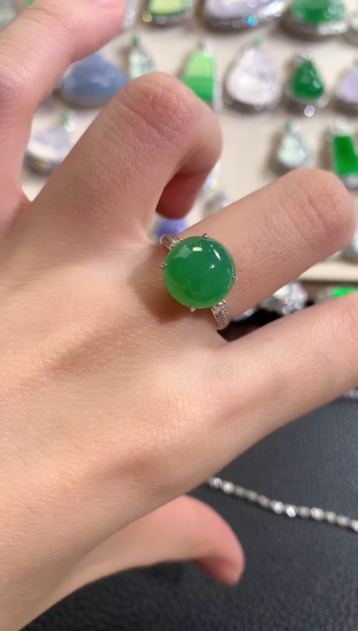 18K金镶嵌戒指翡翠冬日珠宝Q132