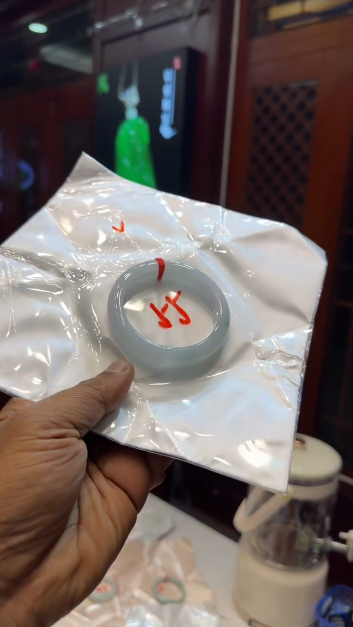 未镶嵌手镯翡翠手镯