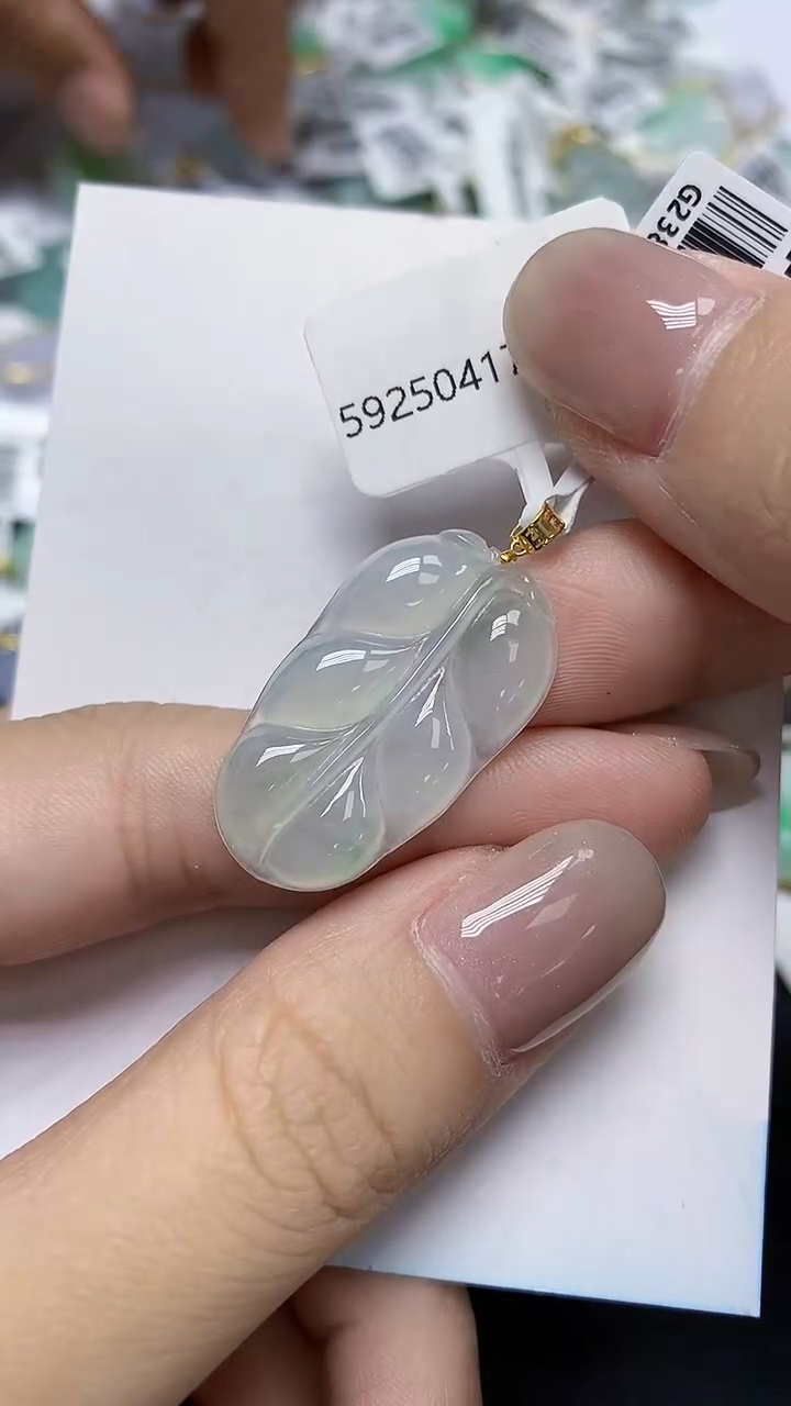 翡翠18K金镶嵌颈饰天然缅甸翡翠A货