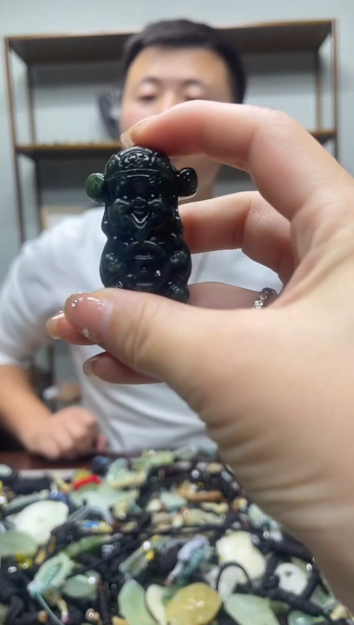 未镶嵌岫玉吊坠·