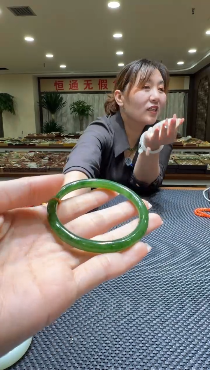 颈饰未镶嵌和田玉手镯58