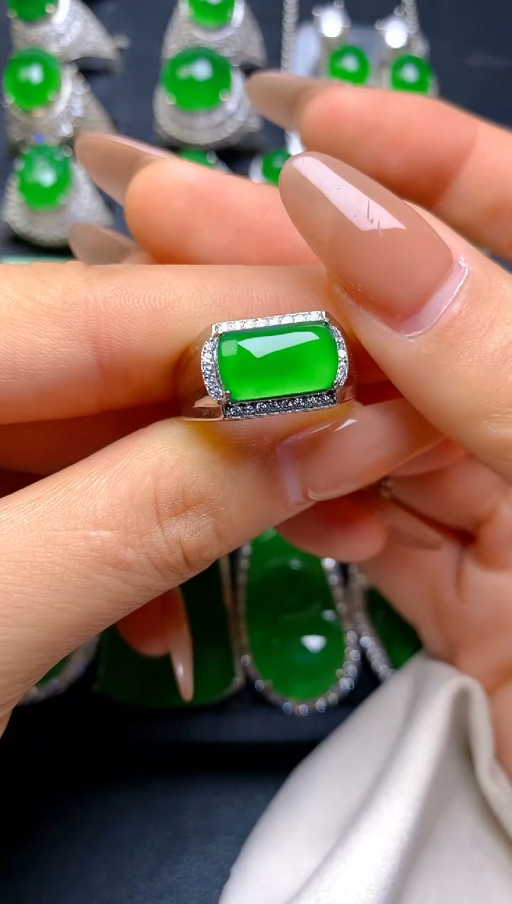 【闪购商品】翡翠戒指银S925镶嵌马鞍戒