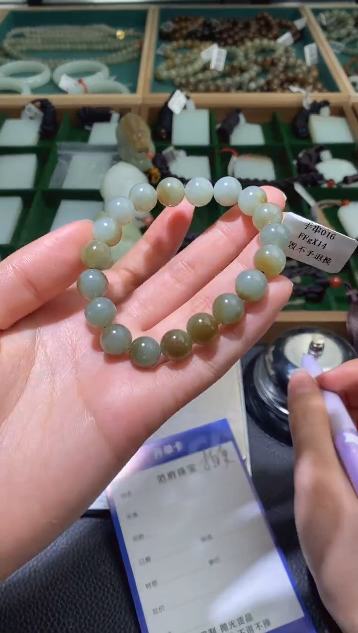 定制和田玉且末糖手串10mm