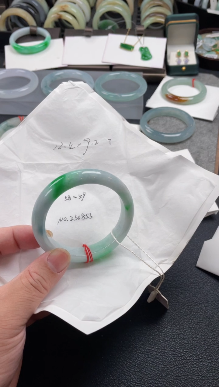 【闪购商品】翡翠手镯未镶嵌59圈口