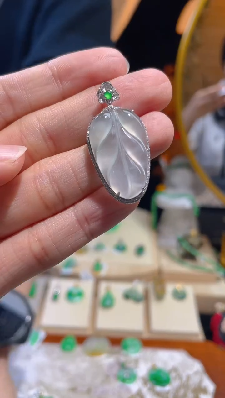 【闪购商品】翡翠颈饰18K金镶嵌假一赔三