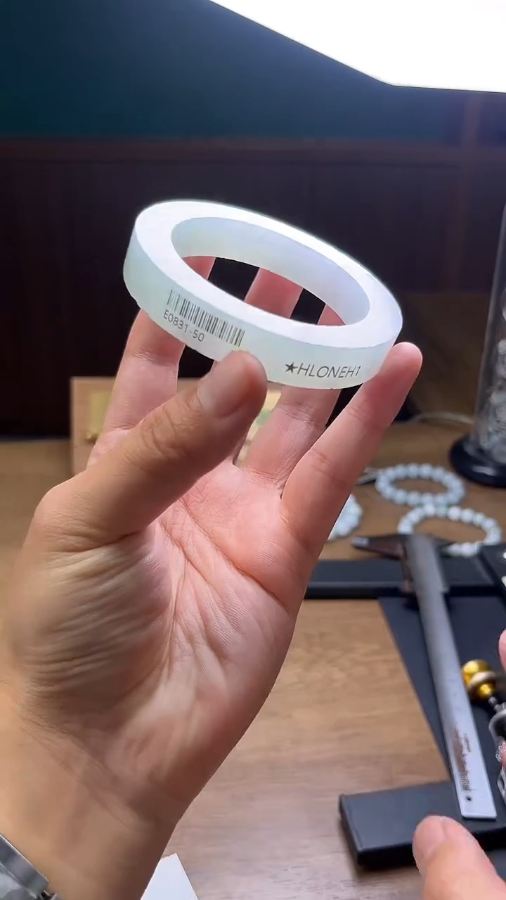 未镶嵌手镯定制翡翠简***淡定制
