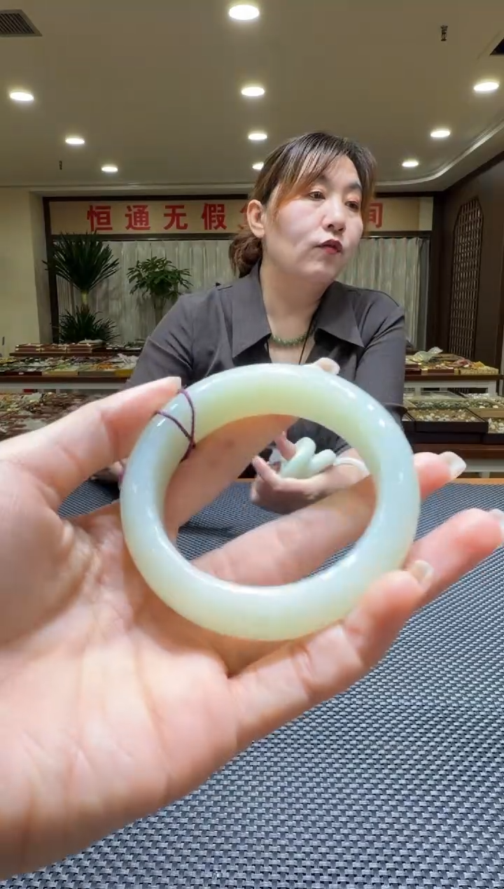 颈饰未镶嵌和田玉手镯57